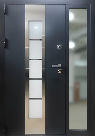 Полуторная термодверь с остеклением и декоративными вставками из нержавейки Полуторная термодверь с остеклением и декоративными вставками из нержавейки