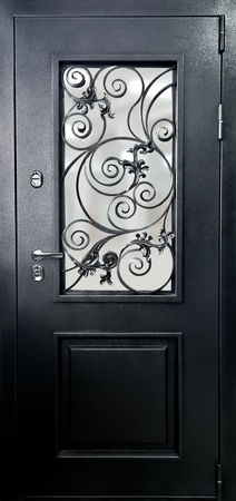 Однопольная багетная дверь с остеклением и с ажурной решеткой Однопольная багетная дверь с остеклением и с ажурной решеткой