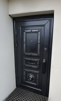 Дверь с электронным замком