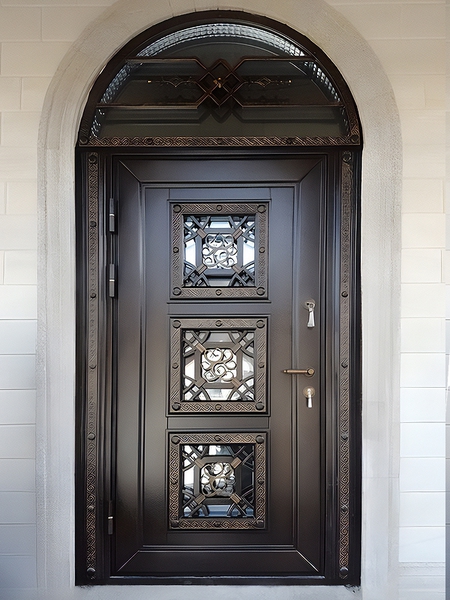 Дверь с полукруглой фрамугой