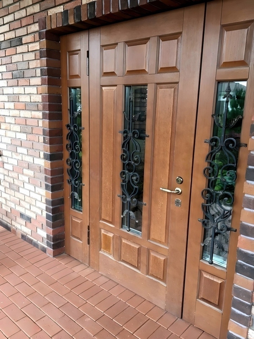 Дверь со вставками по бокам