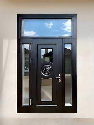 Парадная дверь МДФ с остекленными вставками