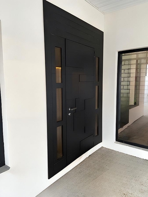 Парадная дверь с наборным МДФ и вставками