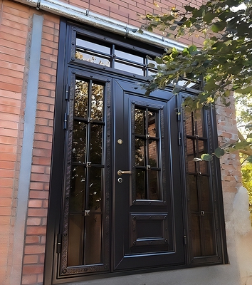 Парадная входная дверь