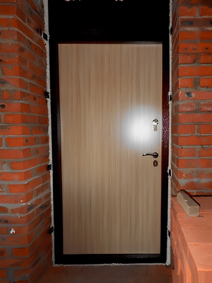 Ламинат на внутренней стороне двери